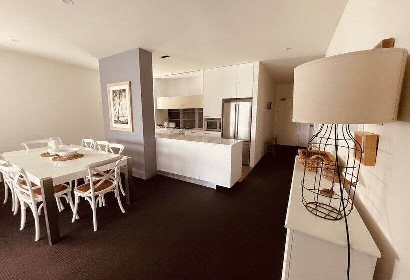 Апартаменты 3 Спальни Вид на Бассейн, Coast Resort Merimbula