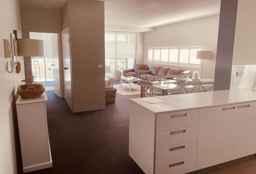 Апартаменты 3 Спальни Вид на Бассейн, Coast Resort Merimbula