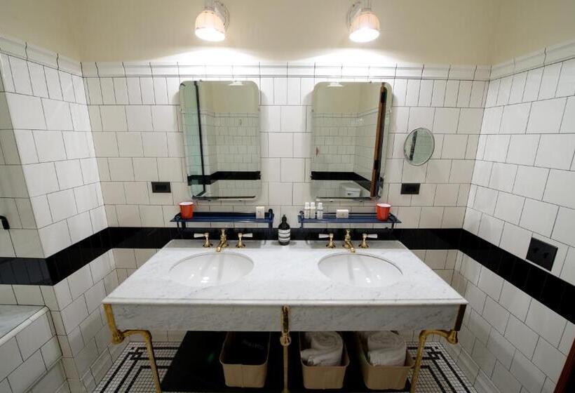 Полулюкс, Chicago Athletic Association, Part Of Hyatt