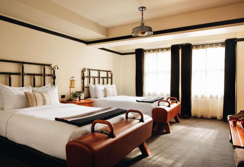 Полулюкс, Chicago Athletic Association, Part Of Hyatt