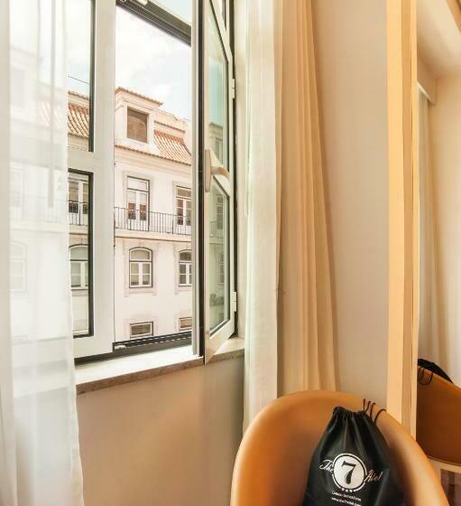 اتاق استاندارد با چشم‌انداز شهر, The 7 Hotel, Suites, Studios & Apartments