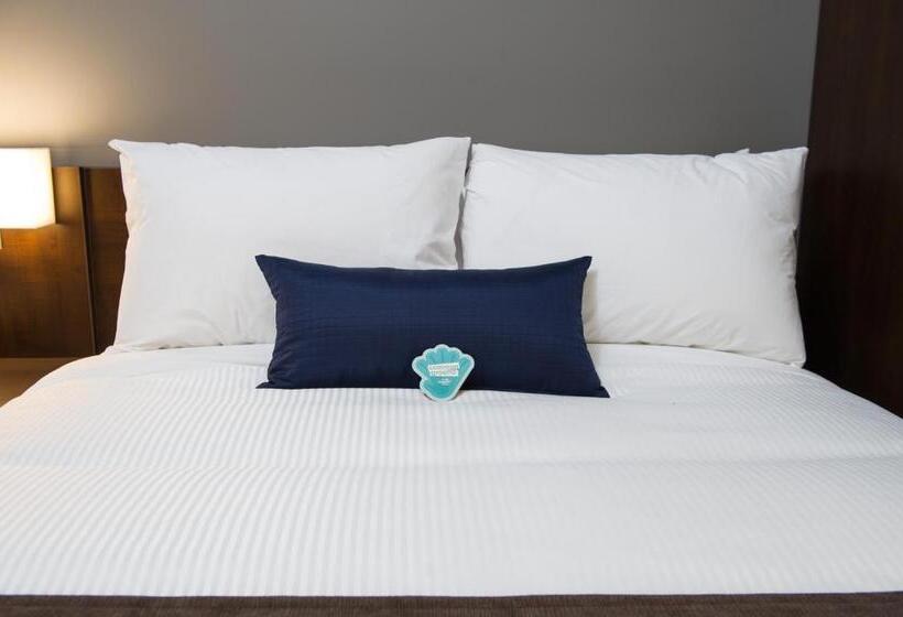 Номер Стандарт, Microtel Inn & Suites By Wyndham Whitecourt