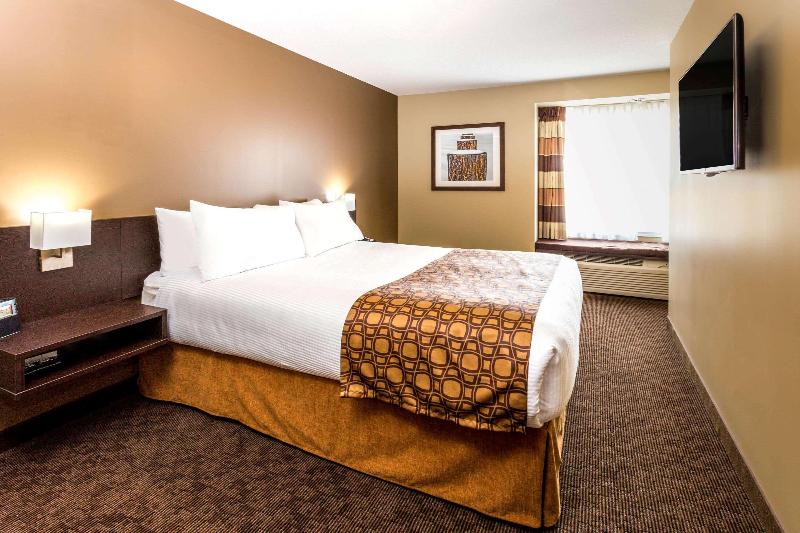 Номер бизнес-класса, Microtel Inn & Suites By Wyndham Whitecourt