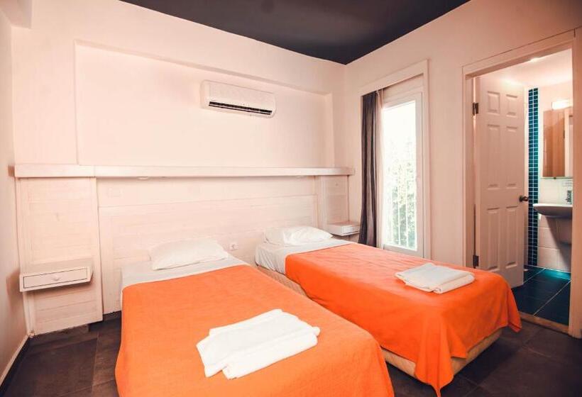 Апартаменты 1 Спальня Вид на Бассейн, Muskebi Apart Otel