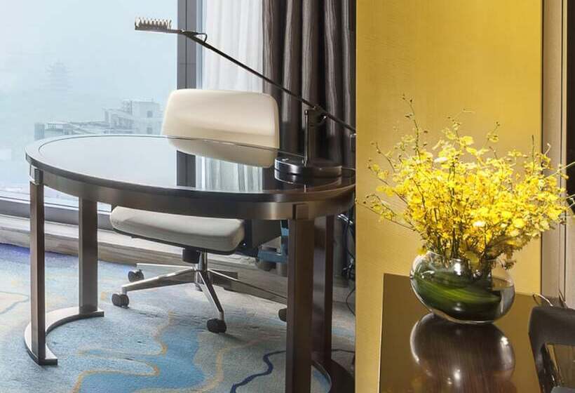 Номер Executive, Hilton Zhuzhou
