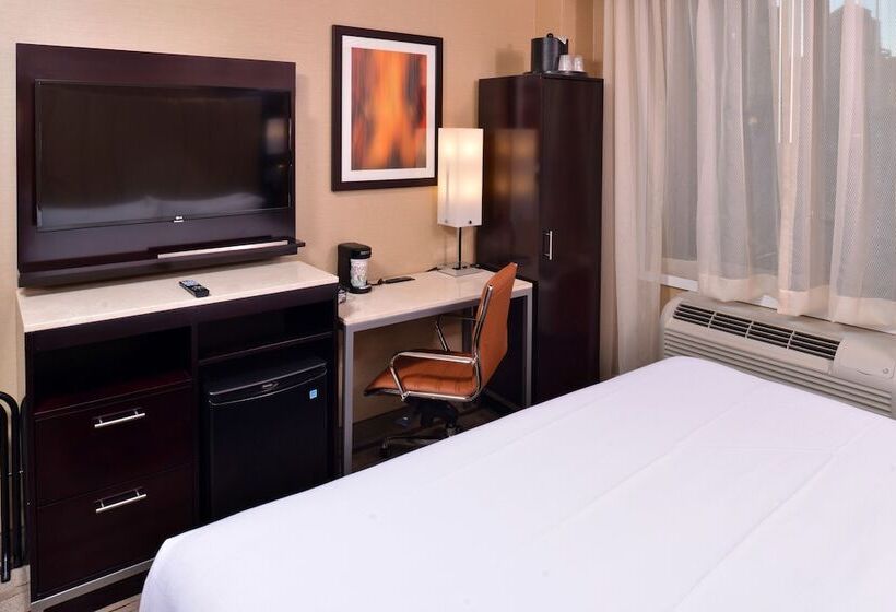 اتاق استاندارد با 2 تخت دوبل, Holiday Inn New York City   Times Square, An Ihg