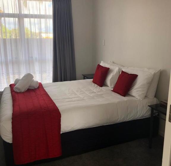 דירת חדר, Ambassador Motor Inn