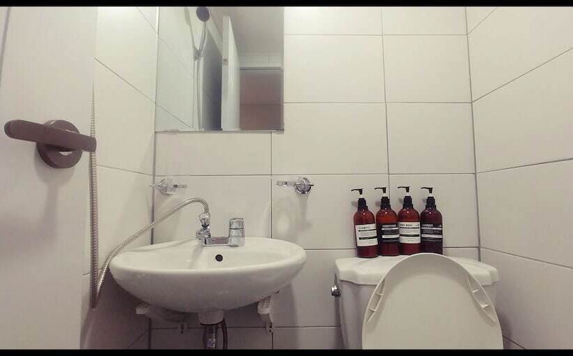 Quarto Estandar Individual, 24 Guesthouse Sinchon