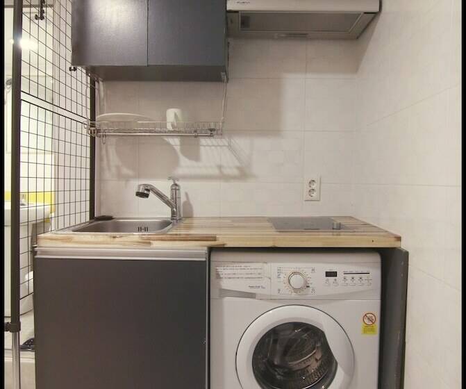 Quarto Estandar Individual, 24 Guesthouse Sinchon