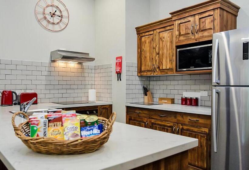 Президентский Люкс, Eagle Foundry Bed & Breakfast