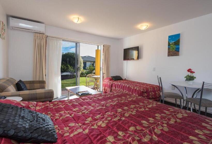 Студия Стандарт, Greens Motel