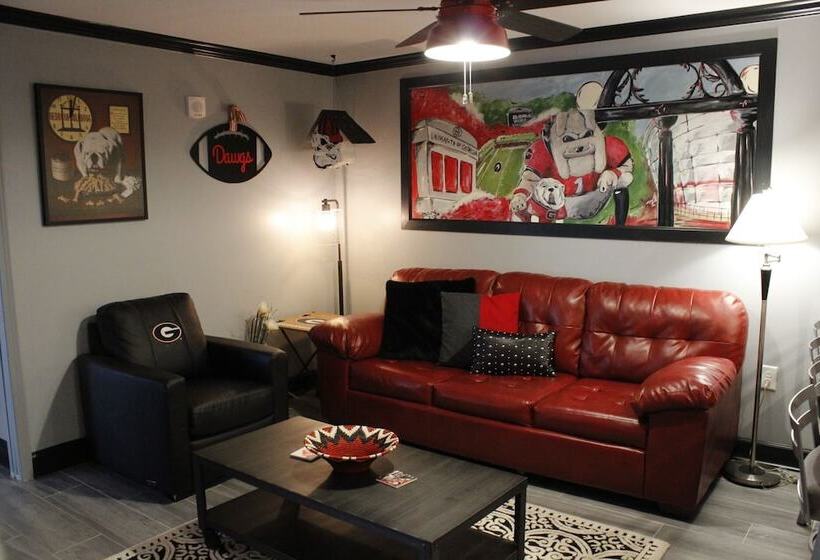 2 Szobás Suite, Georgia Gameday Center
