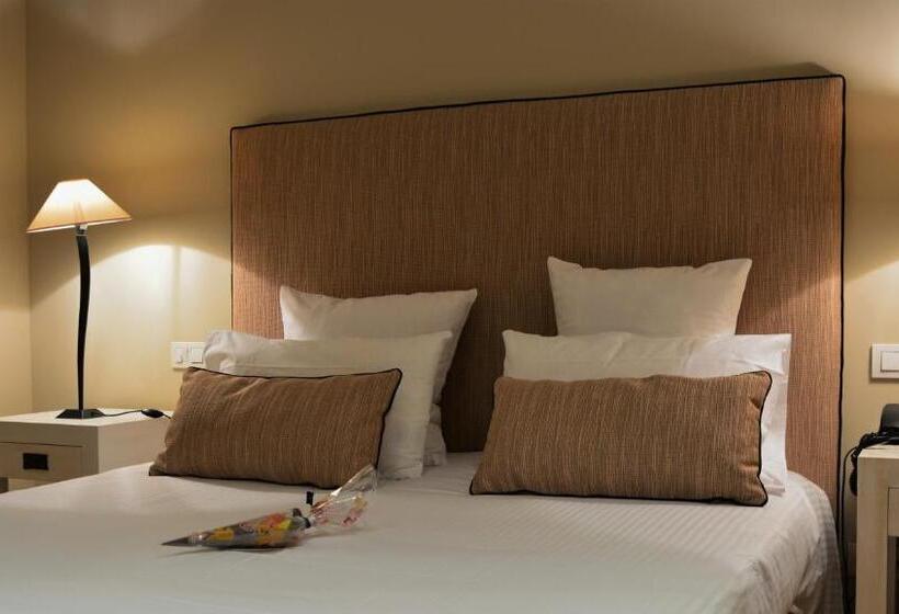 Люкс, Hôtel La Caravelle