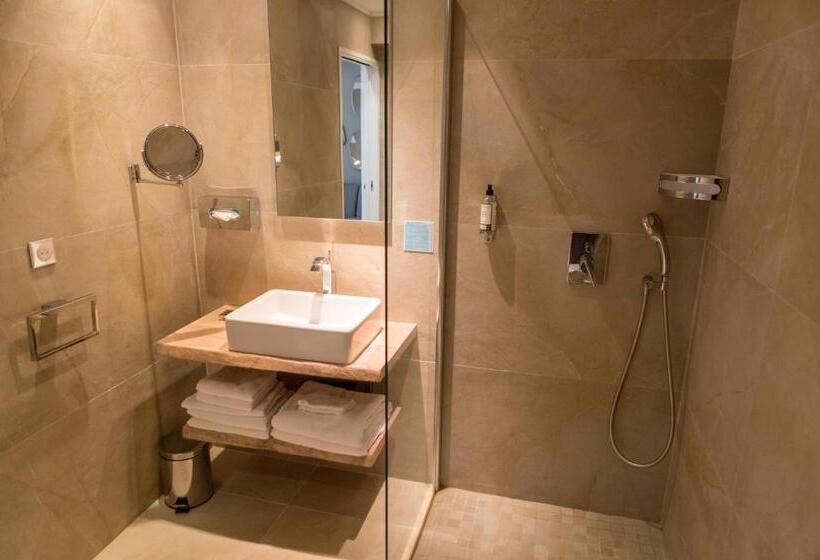 Полулюкс Вид на Сад, Hôtel La Caravelle