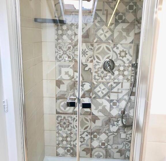 エコノミールーム, Sorrento Inn Funzionista