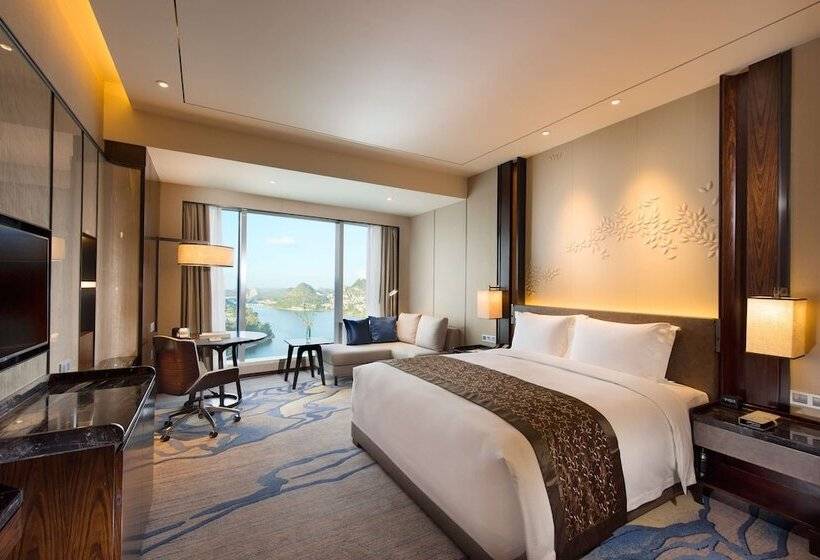 带大床的行政房间, Doubletree By Hilton Hotel Anshun