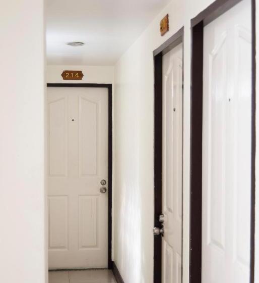Quarto Triplo Estandar, Erawan House