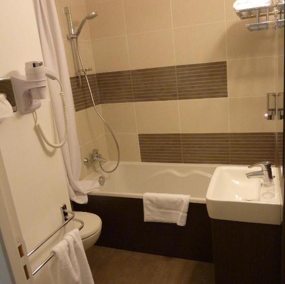 Семейный люкс с 2 спальнями и террасой, Forme Hotel & Spa Montpellier Sud Est   Parc Expositions   Arena