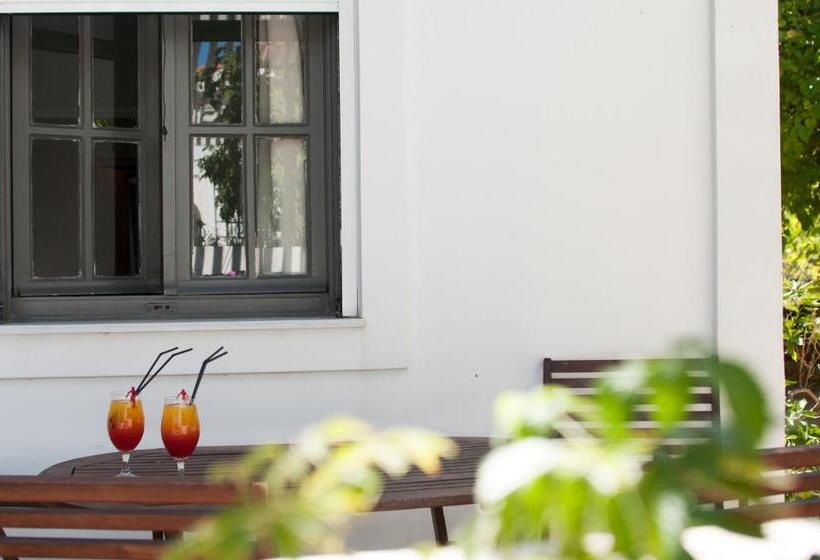 اتاق خانوادگی, Sunny Garden