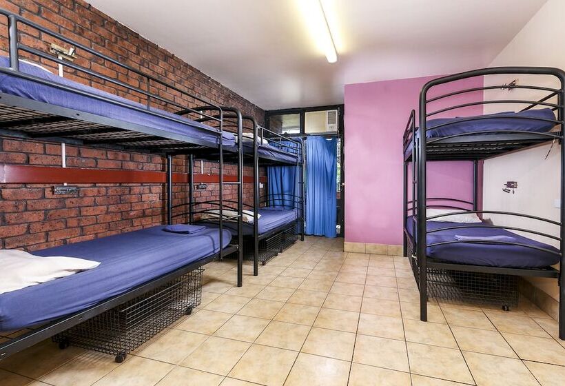 ルームシェアのワンベッド, Haven Backpacker Resort