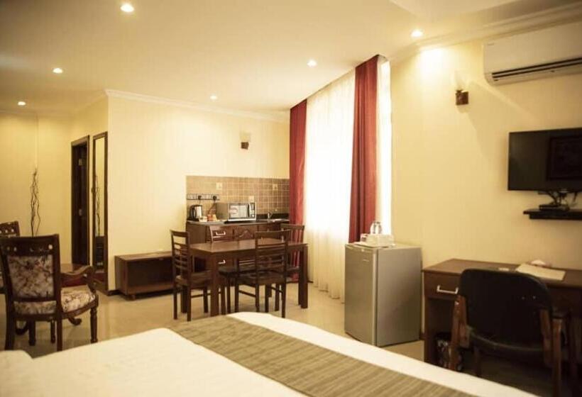 Deluxe Room, Sapphire
