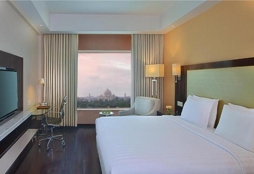 Номер Superior с Видом, Radisson Hotel Agra