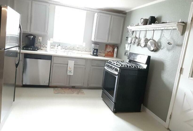 带大床的标准工作室, Spacious 5br Home In Downtown Historic District