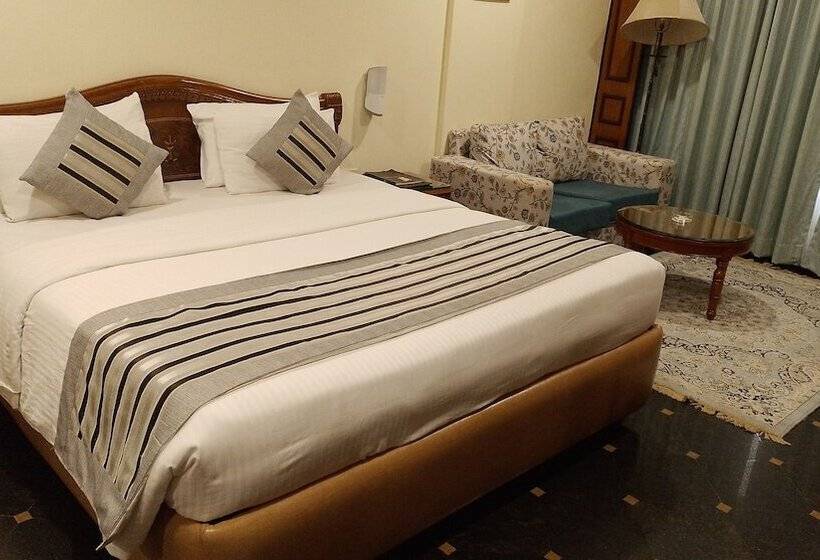 Номер Deluxe, Empires Hotel Bhubaneswar