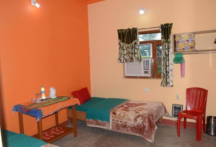 اتاق لوکس با بالکن, Kundanbazar Guest House