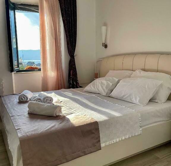 اتاق لوکس با چشم‌انداز دریا, Opera Apartments