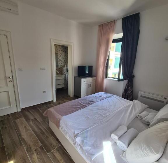 اتاق استاندارد با چشم‌انداز کوهستان, Opera Apartments