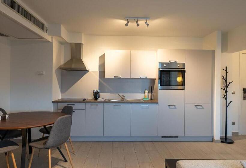 Apartament Deluxe 1 Sypialnia, Tower Hotel Aalst