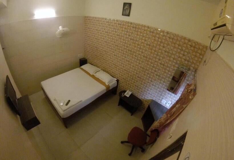 Трехместный Номер Deluxe, Just Guest House, Chennai Airport