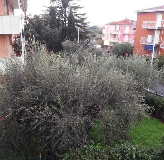 آپارتمان 2 خوابه با بالکن, Residence La Meridiana
