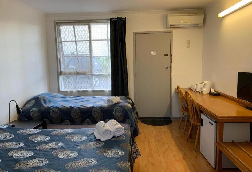 غرفة قياسية ثلاثية, Beaconsfield Lodge Motel