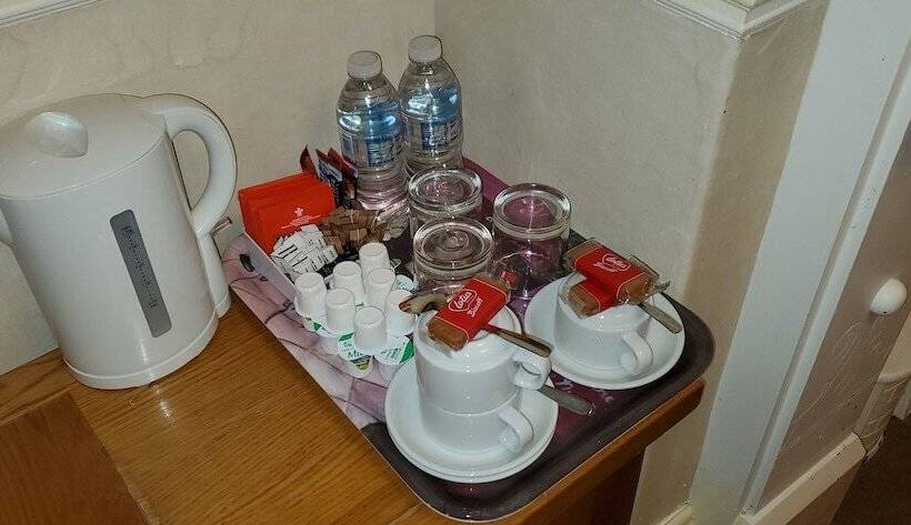 اتاق لوکس سه تخته, Diamonds Guest House
