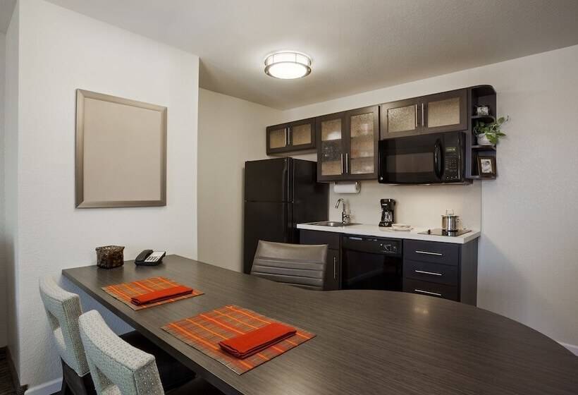 带大床的套房, Candlewood Suites College Station, An Ihg