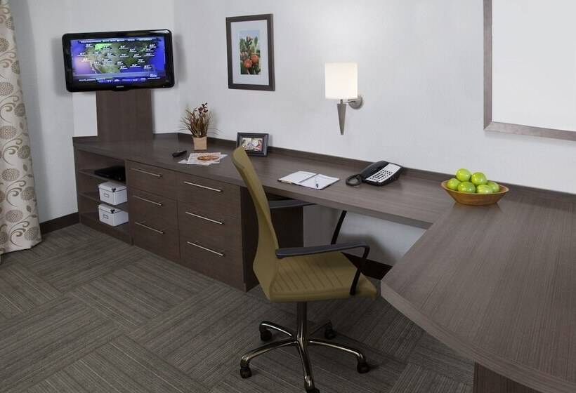 带大床的套房, Candlewood Suites College Station, An Ihg