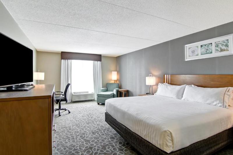 Номер Стандарт Адаптированный для Инвалидов, Holiday Inn Express & Suites Oshawa Downtown   Toronto Area, An Ihg