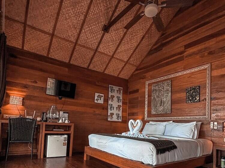 Бунгало Стандарт, Ten Moons Lipe Resort