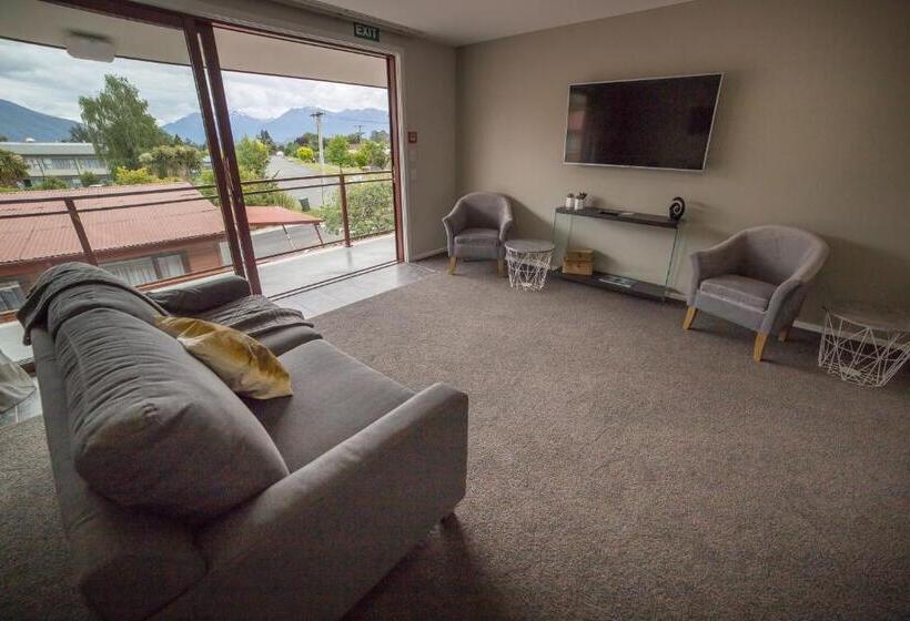 Апартаменты 1 Спальня с Балконом, Red Tussock Motel