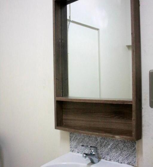 공동 객실, The Hive Hostel   Traveler Friendly, Passport Only