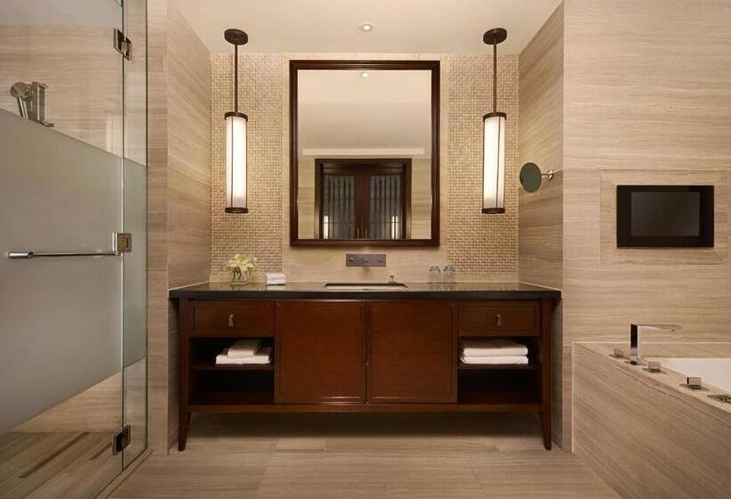 Люкс Кровать Кинг, Sheraton Shenzhou Peninsula Resort