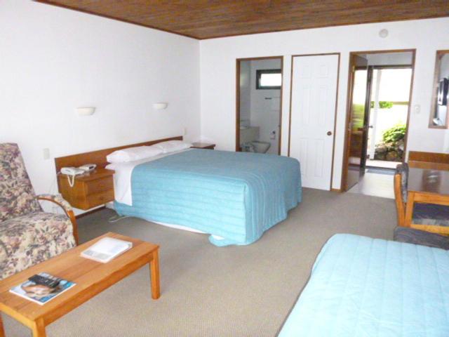 스탠다드 스튜디오, Austria Motel