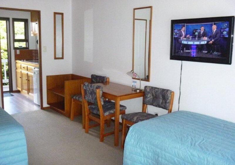 스탠다드 스튜디오, Austria Motel