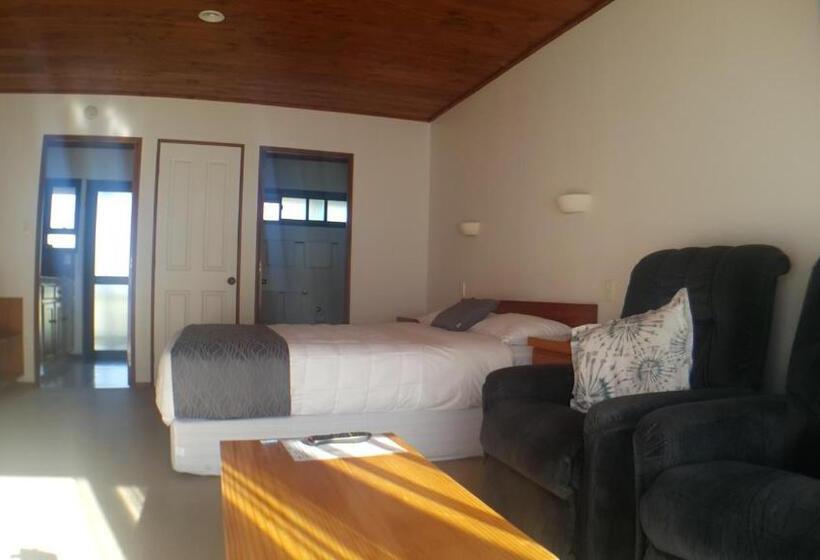 스탠다드 스튜디오, Austria Motel