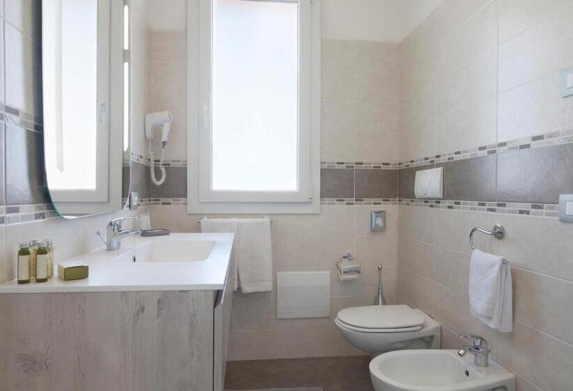 Трехместный Номер Стандарт с Балконом, Bella Lazise