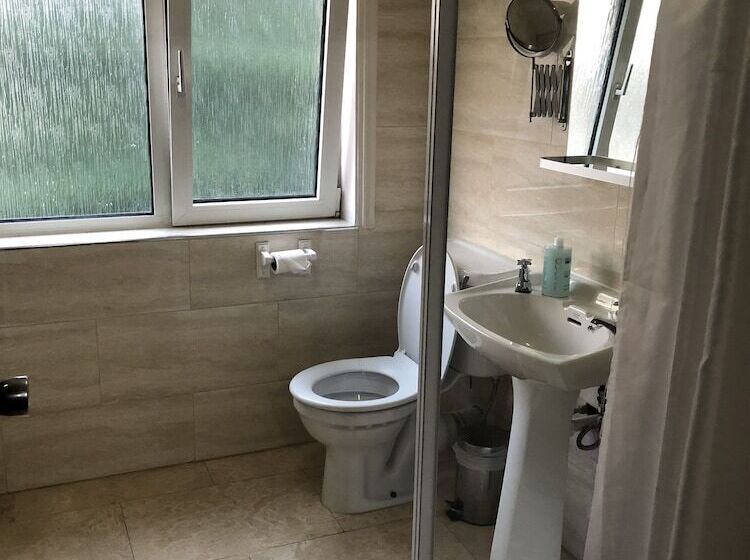 带共用浴室的标准房间, Gatwick Inn