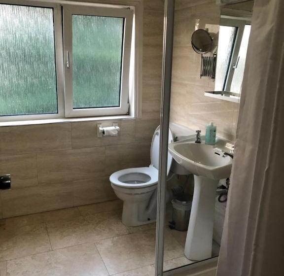带共用浴室的标准房间, Gatwick Inn