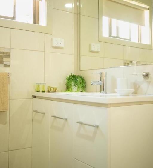 Апартаменты 3 Спальни, Bidgee Motor Inn